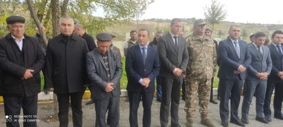 23.10.2025 - ci il tarixdə Qobustan rayonunun Sündü kəndində Vətən Müharibəsi şəhidi Ağayev Zamin Zülfüqar  oğlunun il mərasimi keçirilmişdir.