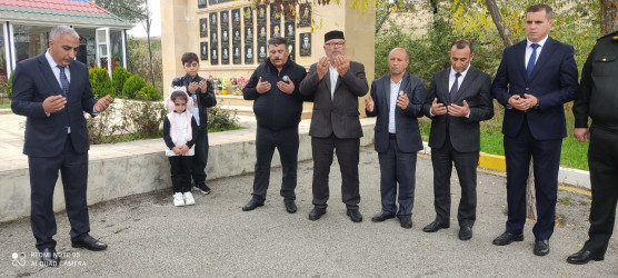 13.10.2025 - ci il tarixdə Qobustan rayonunun Sündü kəndində şəhid Qaçayev Röyal Fərman oğlunun il mərasimi keçirilmişdir.