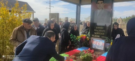 23.10.2025 - ci il tarixdə Qobustan şəhərində  Vətən Müharibəsi şəhidi Hacıyev Sərxan Eldar oğlunun il mərasimi keçirilmişdir.