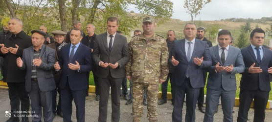 23.10.2025 - ci il tarixdə Qobustan rayonunun Sündü kəndində Vətən Müharibəsi şəhidi Ağayev Zamin Zülfüqar  oğlunun il mərasimi keçirilmişdir.