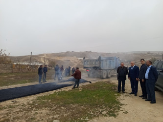 27.11.2025 - ci il tarixdə Qobustan Rayon İcra Hakimiyyətinin başçısı Adil Məmmədov Cəmcəmli kəndində yeni çəkilmiş daxili yollara baxış keçirmişdir.