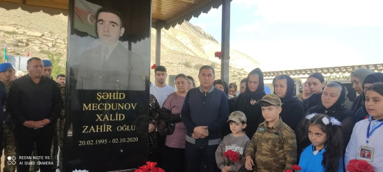 05.10.2025 - ci il tarixdə Qobustan rayonunun Poladlı kəndində şəhid Mecdunov Xalid Zahir oğlunun il mərasimi keçirilmişdir.