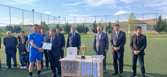 "Konstitusiya və Suverenlik ili" çərçivəsində Ulu Öndər Heydər Əliyevin anadan olmasının 102-ci ildönümünə həsr olunmuş futbol üzrə rayon çempionatının final oyunu keçirilmişdir.