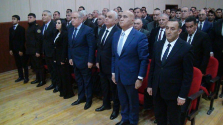 29.12.2025 – ci il tarixdə Qobustan Rayon İcra Hakimiyyətinin təşkilatçılığı ilə Qobustan Gənclər Evində 31 dekabr Dünya Azərbaycanlılarının Həmrəylik Günü və Yeni il münasibətilə tədbir və konsert proqramı keçirilmişdir.