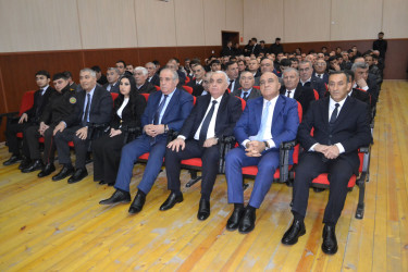 29.12.2025 – ci il tarixdə Qobustan Rayon İcra Hakimiyyətinin təşkilatçılığı ilə Qobustan Gənclər Evində 31 dekabr Dünya Azərbaycanlılarının Həmrəylik Günü və Yeni il münasibətilə tədbir və konsert proqramı keçirilmişdir.