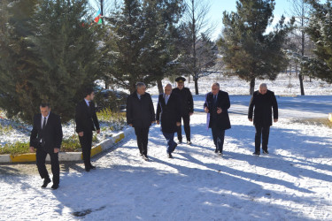 29.12.2025 – ci il tarixdə Qobustan Rayon İcra Hakimiyyətinin təşkilatçılığı ilə Qobustan Gənclər Evində 31 dekabr Dünya Azərbaycanlılarının Həmrəylik Günü və Yeni il münasibətilə tədbir və konsert proqramı keçirilmişdir.