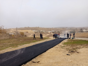 27.11.2025 - ci il tarixdə Qobustan Rayon İcra Hakimiyyətinin başçısı Adil Məmmədov Cəmcəmli kəndində yeni çəkilmiş daxili yollara baxış keçirmişdir.