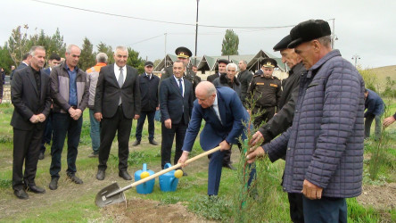 27.09.2025 – ci il tarixdə Qobustan Rayon İcra Hakimiyyətinin təşkilatçılığı ilə Qobustan rayonunda Anım Günü tədbiri keçirilmişdir.