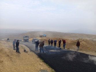 27.11.2025 - ci il tarixdə Qobustan Rayon İcra Hakimiyyətinin başçısı Adil Məmmədov Şıxzahırlı kəndində yeni çəkilmiş daxili yollara baxış keçirmişdir.