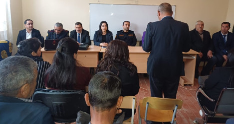 Qobustan rayonu Poladlı kənd tam orta məktəbində “Erkən nikah və onun fəsadları” , “Təhsildən yayınan qızların təhsilə cəlb edilməsi” mövzusunda tədbir keçirilib