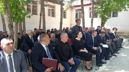 Mayın 13 - də Qobustan Rayon İcra Hakimiyyətinin başçısı Adil Məmmədov növbəti səyyar qəbulunu Poladlı  kənd sakinləri ilə keçirmişdir.