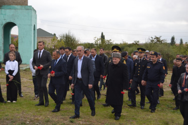 19.09.2025 - ci il tarixdə Qobustan rayonunun Çalov kəndində Azərbaycan Respublikasının Silahlı Qüvvələri tərəfindən Qarabağ iqtisadi rayonunda keçirilən antiterror tədbirləri zamanı şəhid olan Vüsal Şəhriyarovun il mərasimi keçirilmişdir.