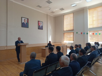 26.09.2025 – ci il tarixdə Qobustan Rayon İcra Hakimiyyəti və Qobustan Rayon Polis Şöbəsinin birgə təşkilatçılığı ilə Qobustan şəhər 3 saylı tam orta məktəbi binasının akt zalında Şagirdlər tərəfindən məktəblərə kəsici,deşici alətlərin, siqaret,elektron qəlyan və qadağan olunmuş əşyaların gətirilməsi hallarına qarşı mübarizə ilə bağlı tədbir keçirilmişdir.