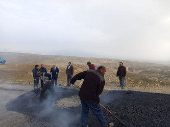 27.11.2025 - ci il tarixdə Qobustan Rayon İcra Hakimiyyətinin başçısı Adil Məmmədov Şıxzahırlı kəndində yeni çəkilmiş daxili yollara baxış keçirmişdir.