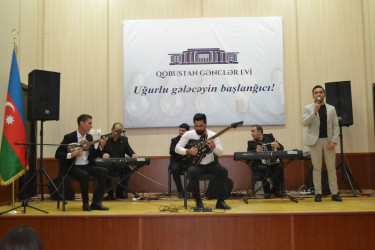 29.12.2025 – ci il tarixdə Qobustan Rayon İcra Hakimiyyətinin təşkilatçılığı ilə Qobustan Gənclər Evində 31 dekabr Dünya Azərbaycanlılarının Həmrəylik Günü və Yeni il münasibətilə tədbir və konsert proqramı keçirilmişdir.