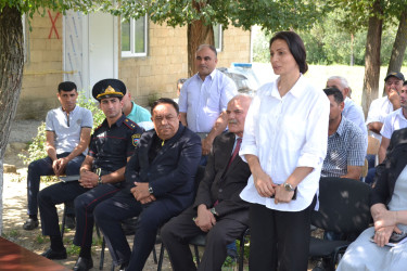 Qobustan Rayon İcra Hakimiyyətinin başçısı Adil Məmmədovun Yekəxana kəndinin sakinləri ilə səyyar qəbulu