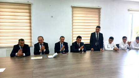 Qobustan Rayon İcra Hakimiyyətində ali məktəblərə yüksək balla qəbul olmuş məzunlarla görüş keçirilmişdir.