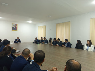 02.12.2025-ci ci il tarixdə Qobustan Rayon İcra Hakimiyyətində istifadə olunmuş kağızların təkrar emal müəssisələrinə təhvil verilməsi və elektrik enerjisindən qənaətlə istifadənin təbliğ edilməsi məqsədilə maarifləndirici tədbir keçirildi.