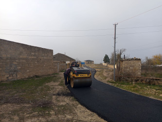 27.11.2025 - ci il tarixdə Qobustan Rayon İcra Hakimiyyətinin başçısı Adil Məmmədov Cəmcəmli kəndində yeni çəkilmiş daxili yollara baxış keçirmişdir.