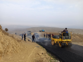 27.11.2025 - ci il tarixdə Qobustan Rayon İcra Hakimiyyətinin başçısı Adil Məmmədov Şıxzahırlı kəndində yeni çəkilmiş daxili yollara baxış keçirmişdir.