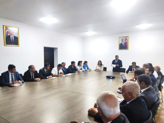 “Şəhərsalma və Memarlıq İli” çərçivəsində “Memarlıqda milli üslub: Heydər Əliyevin müasir Azərbaycan memarlığına töhfələri” adlı dəyirmi masa keçirilmişdir.