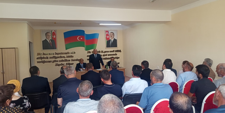 Qobustan Rayon İcra Hakimiyyətinin başçısı Adil Məmmədov növbəti səyyar qəbulunu Cəmcəmli kənd sakinləri ilə keçirmişdir.