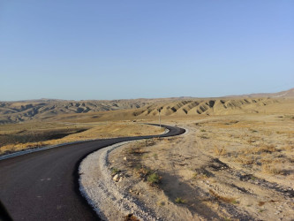 3 km uzunluğundakı Qobustan rayon Şıxzahırlı kənd yoluna Qobustan Rayon İcra Hakimiyyəti tərəfindən asfalt örtüyü vurulur.