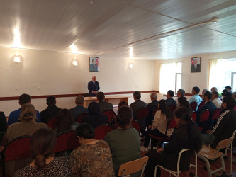 Sentyabrın 10-da Qobustan Rayon İcra Hakimiyyətinin başçısı Adil Məmmədov növbəti səyyar qəbulunu Xilmilli kəndinin sakinləri ilə keçirmişdir.