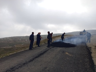 27.11.2025 - ci il tarixdə Qobustan Rayon İcra Hakimiyyətinin başçısı Adil Məmmədov Şıxzahırlı kəndində yeni çəkilmiş daxili yollara baxış keçirmişdir.