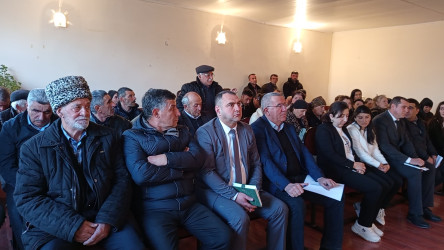 Martın 6 - da Qobustan Rayon İcra Hakimiyyətinin başçısı Adil Məmmədov növbəti səyyar qəbulunu Xilmilli kənd sakinləri ilə keçirmişdir.